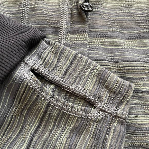 Lululemon Green Black Define Jacket Cyber Stripe Gator Thumb Hole Women’s Size 6 - Picture 6 of 6